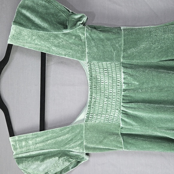 Rewind Mint Green Velvety Fabric Stretchy Cap Sleeves Flows - Picture 4 of 7